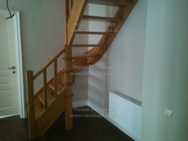 Деревянная лестница в небольшой проем (Фото) #2