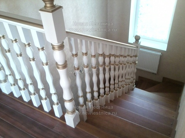 Элитная деревянная лестница с резными ограждениями (Фото) #2