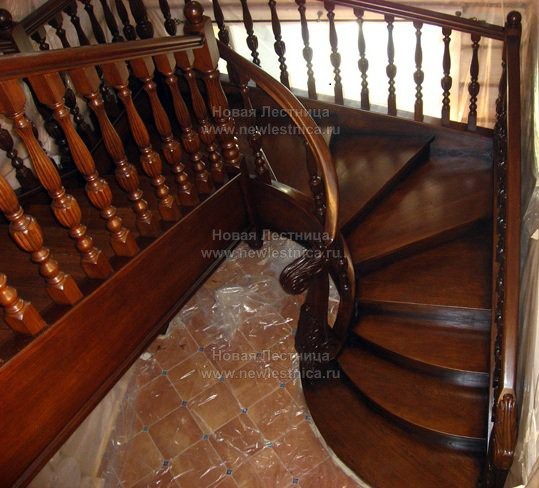 Элитная лестница из бука на 2 этаж (фото) #01