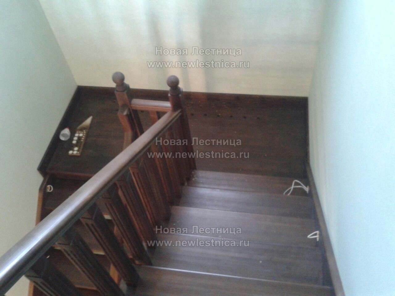 П-образная лестница из дерева на второй этаж (фото) #13