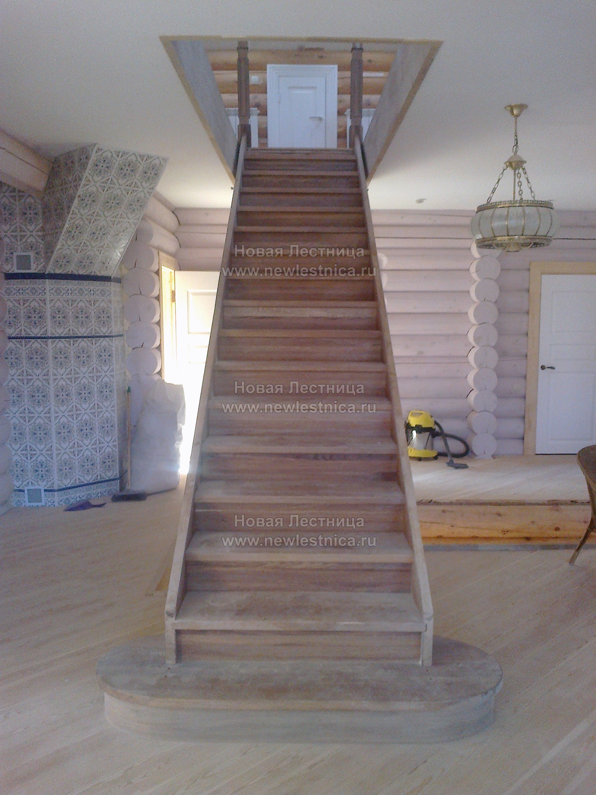 Прямая деревянная лестница на мансарду (Фото) #1