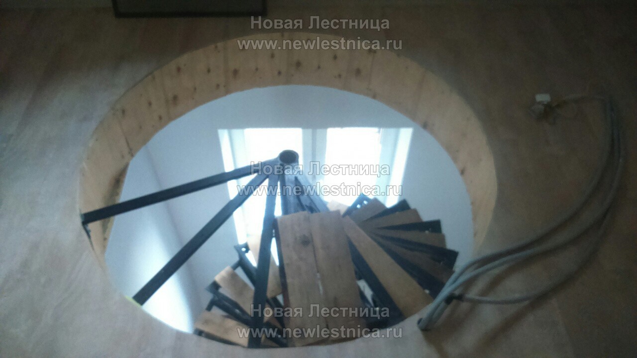 Винтовая металлическая лестница (Фото) #2