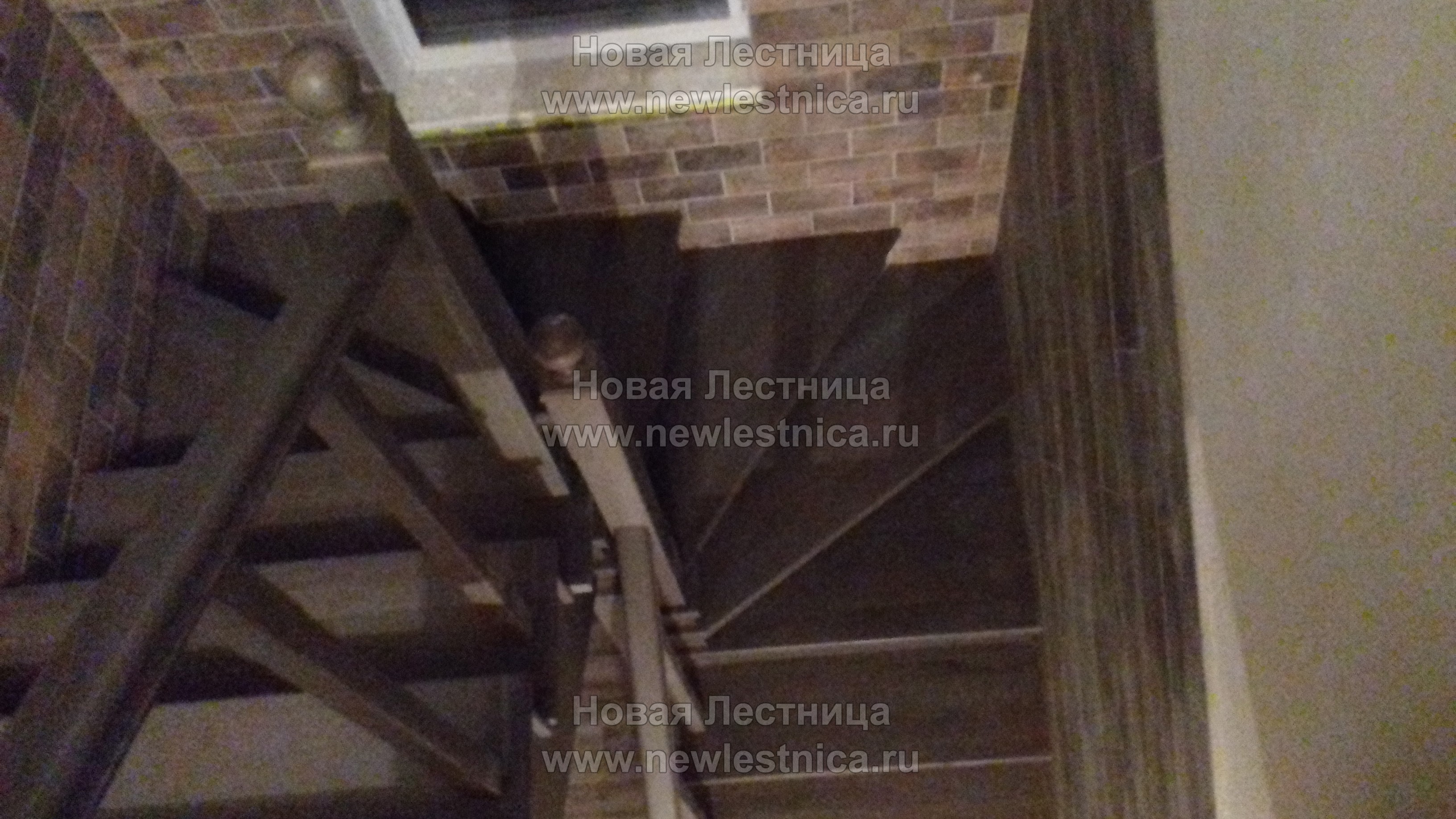 поворотная лестница на косоурах - стоимость 170  000 рублей