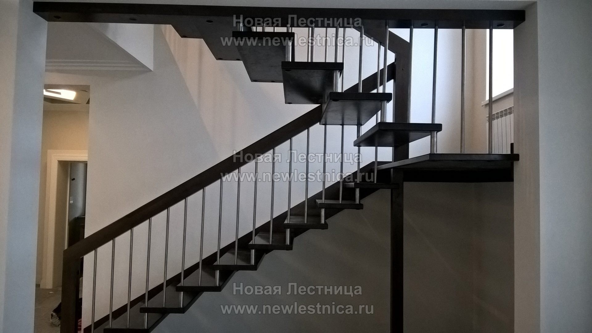Фото лестницы на второй этаж на больцах #07