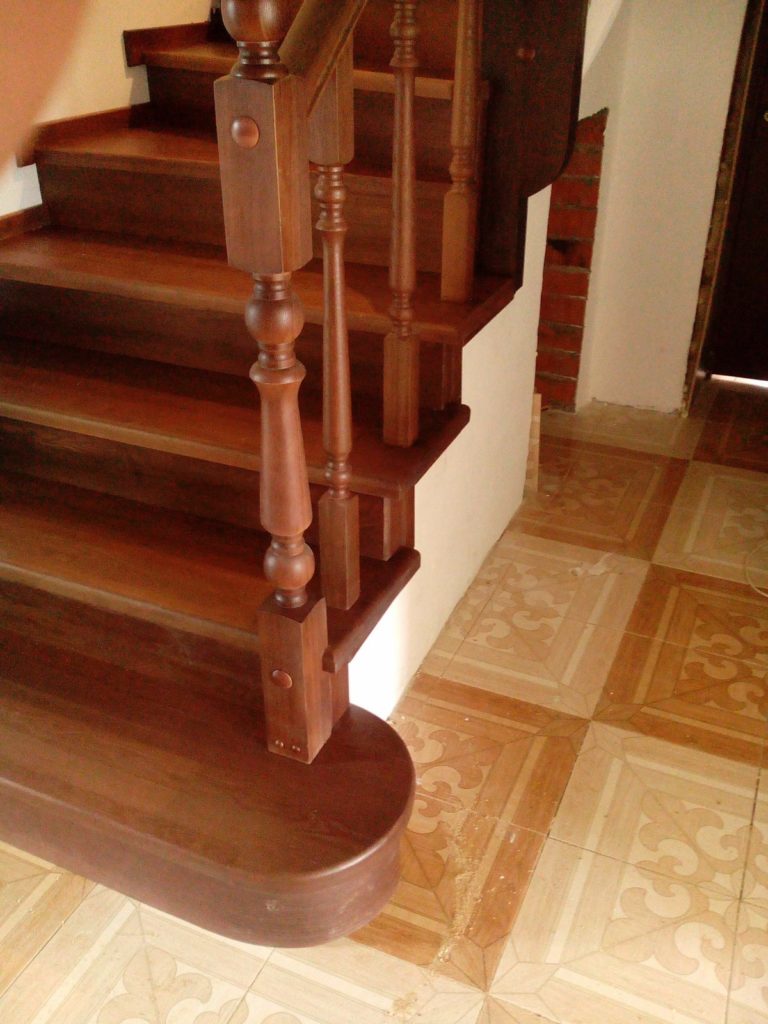 Облицовка монолитной лестницы с круглыми ступенями - Новая Лестница